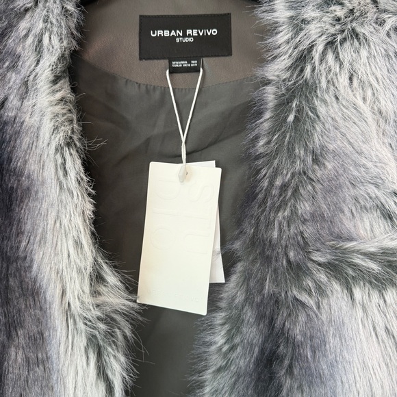 Elegant Faux Fur Teddy Jacket in Gray - Picture 6 of 10